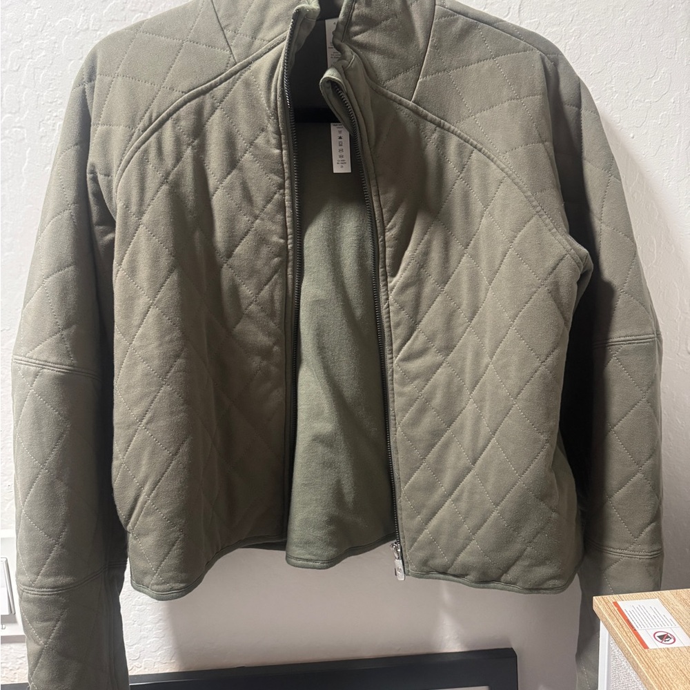 New* Lululemon Women’s Quilted Olive Green Jacket - Picture 1 of 3